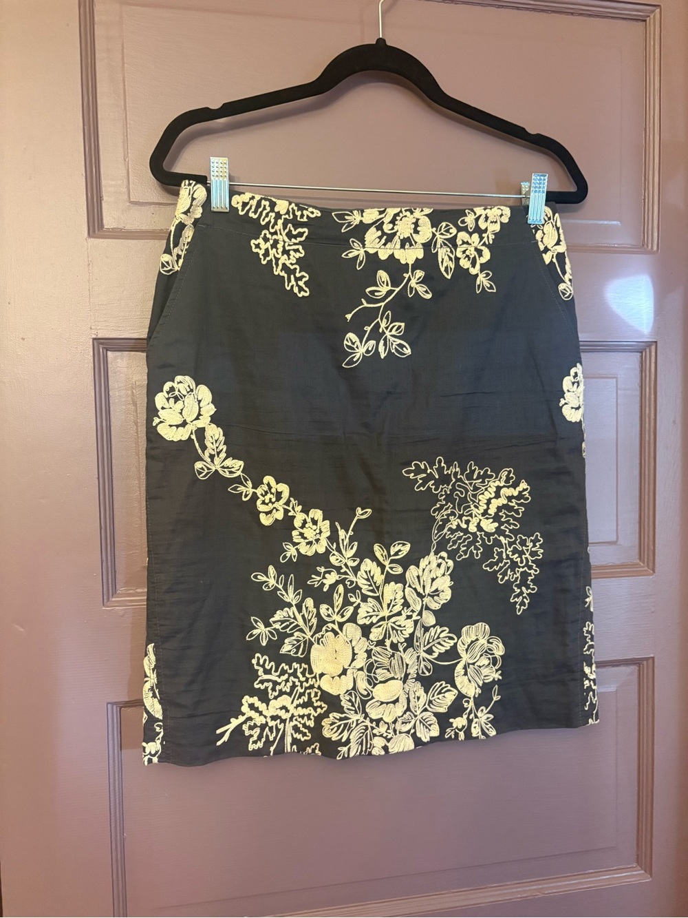 J. Crew Mirabel Pencil Skirt Slate Gray w/Cream Embroidered Flowers sz 6